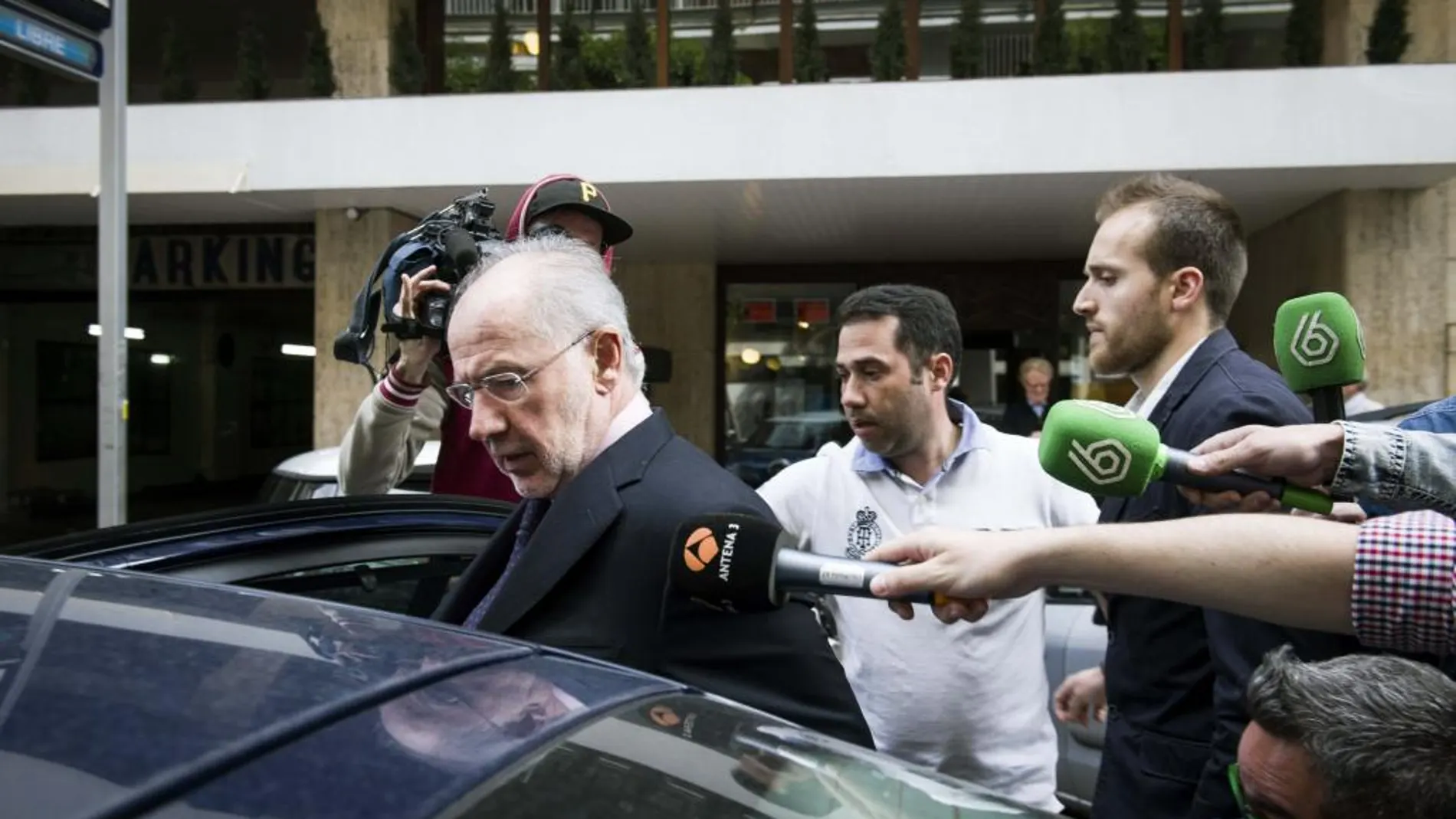 El exvicepresidente del Gobierno y ex director gerente del FMI, Rodrigo Rato a la salida de su domicilio en Madrid.