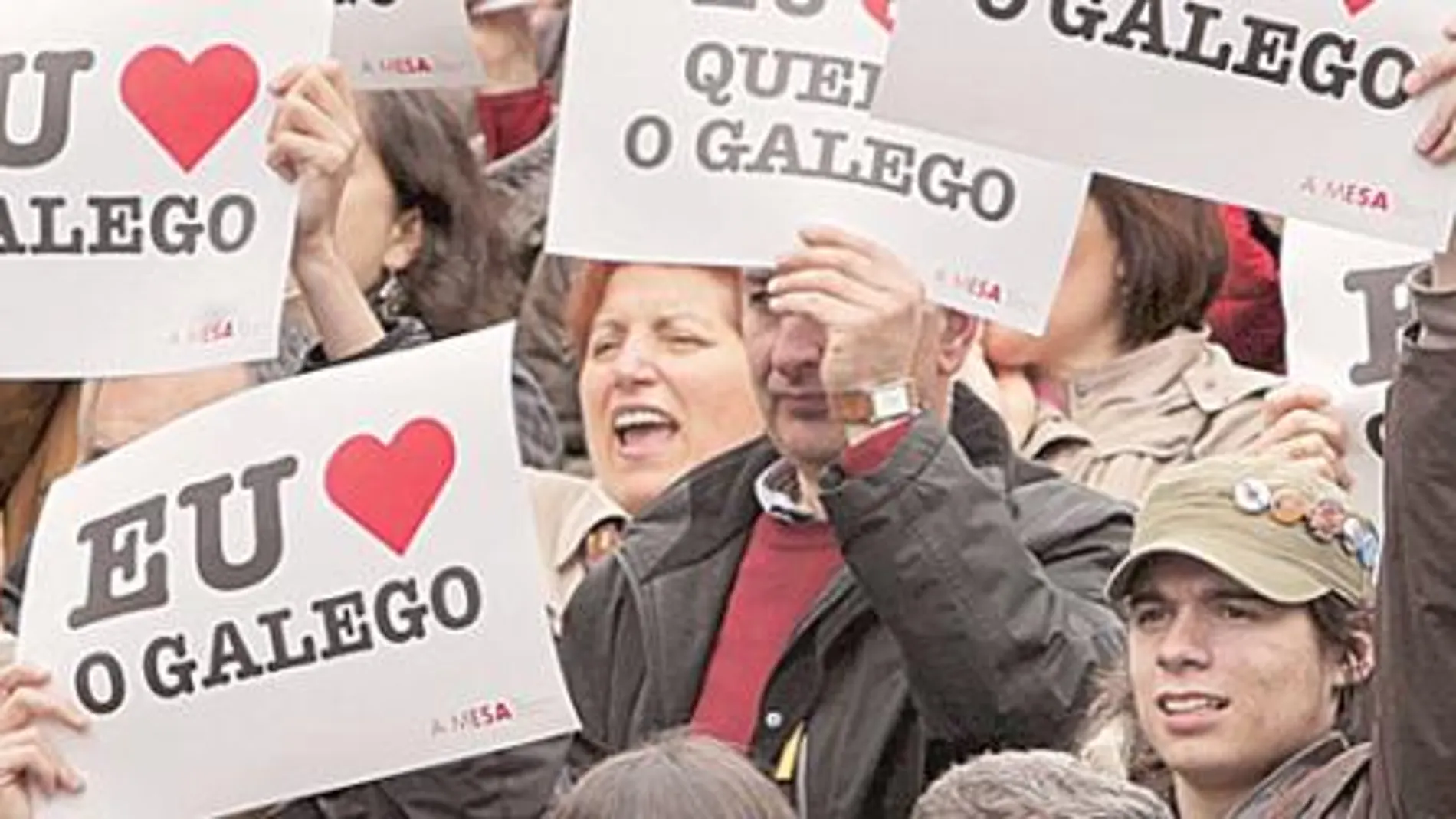 El BNG atiza la primera protesta contra Feijóo a cuenta del gallego