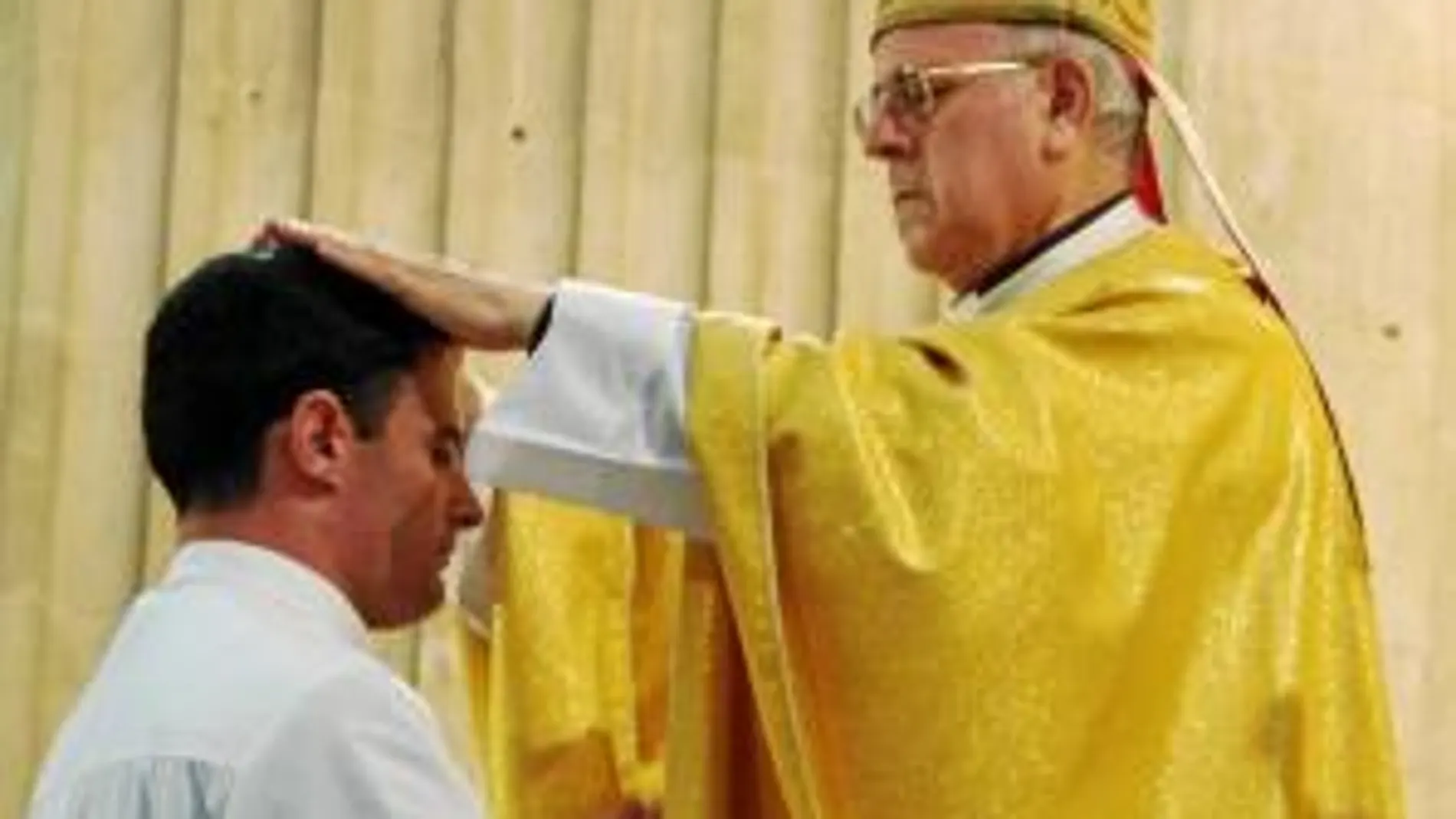 Monseñor Blázquez, uno de los visitadores que nombró el Papa para la Legión, ordenó diáconos a seis legionarios el sábado en Salamanca