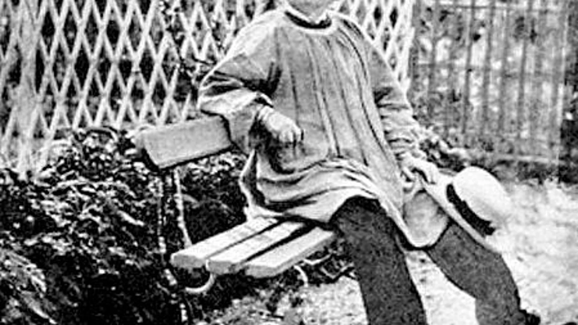 La pintora francesa Rosa Bonheur (1822-1899) fue la primera mujer, de la que se tenga constancia, en vestir pantalones, además de llevar el pelo corto y fumar habanos