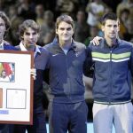 homenaje a moyá. Los ocho maestros rindieron homenaje al ex número uno, que ha anunciado su retirada. «Te echo de menos», dijo Nadal antes de agradecerle toda la ayuda que le prestó cuando era joven. «Charly», emocionado, reconoció que sabía que Rafa iba