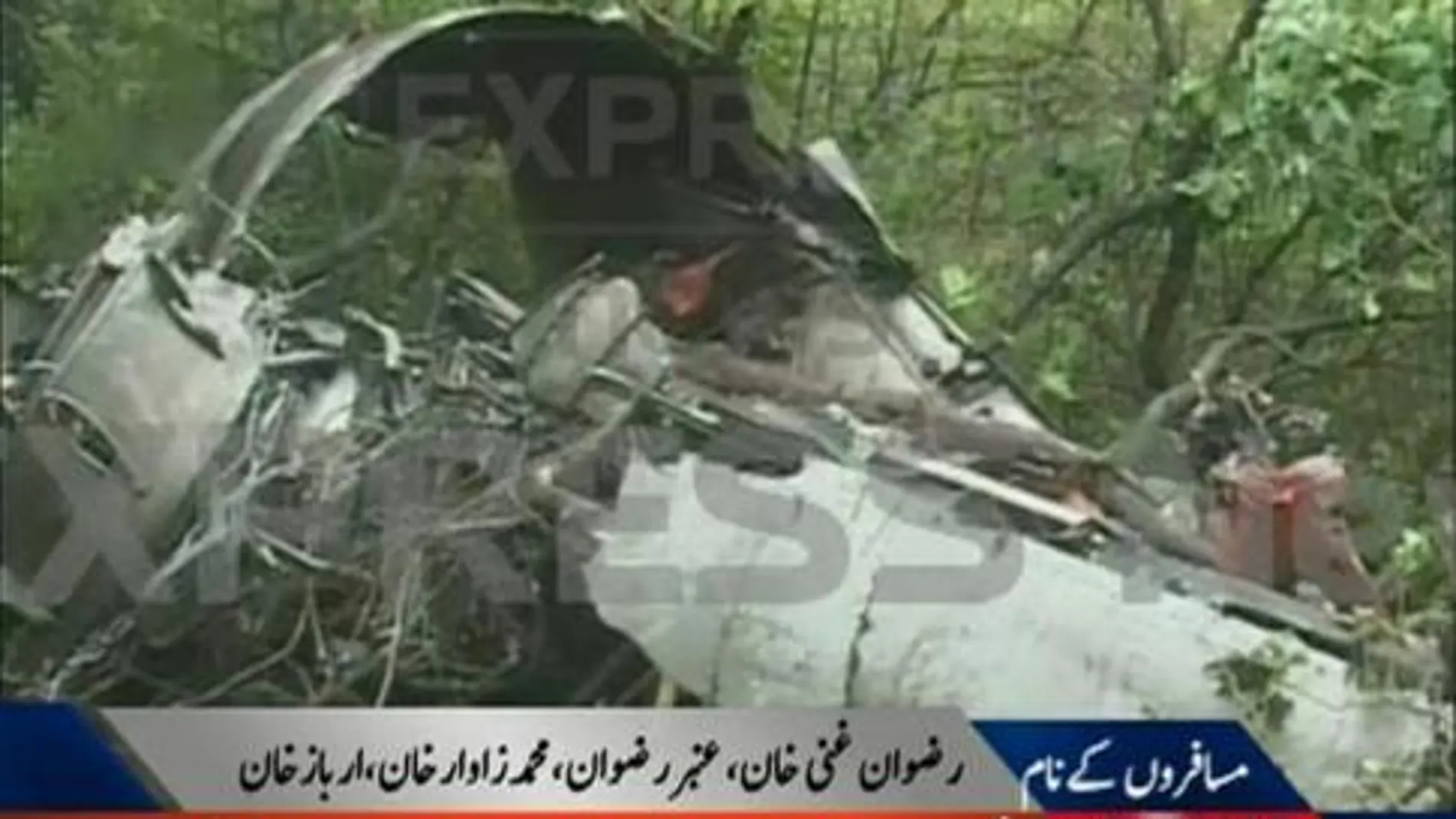 Cinco supervivientes en un accidente de avión en Pakistán