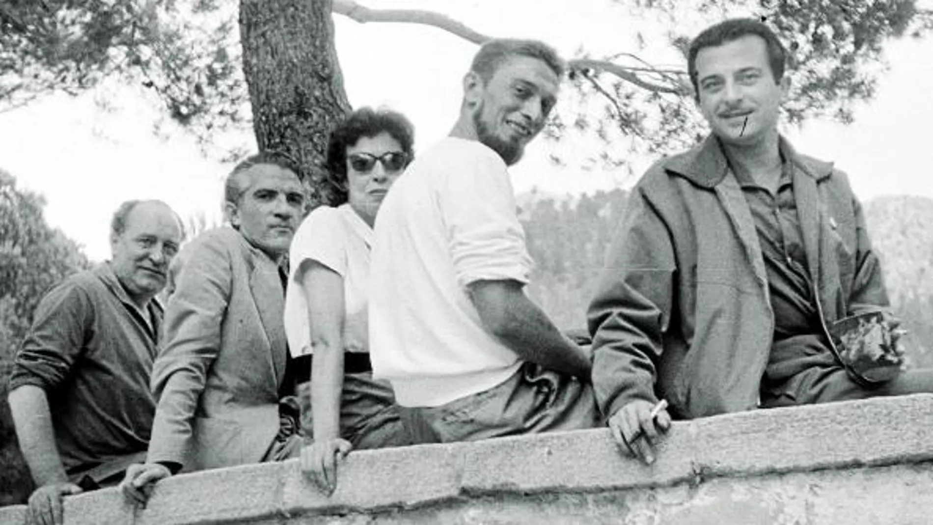 De izquierda a derecha, Gabriel Celaya, Blas de Otero, Rosario Conde, Carlos Barral y José Agustín Goytisolo