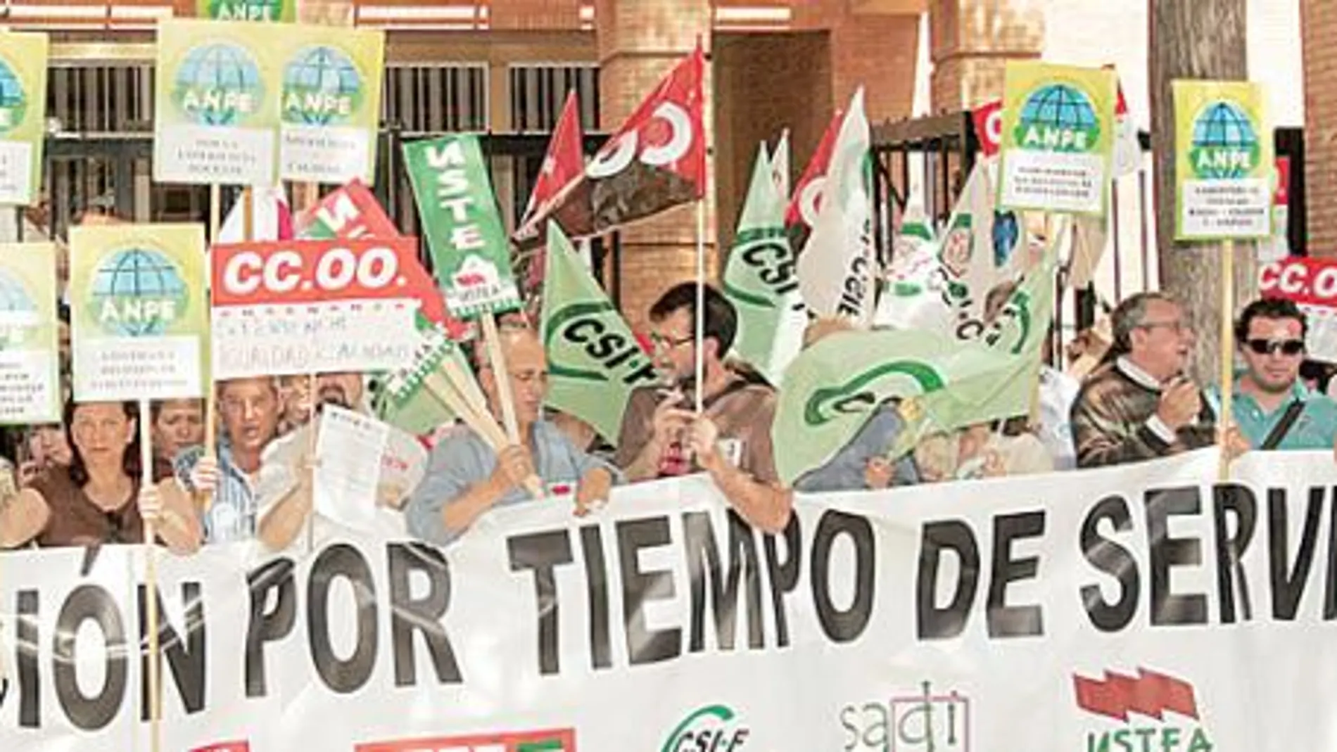 Los interinos rechazan el decreto de ordenación