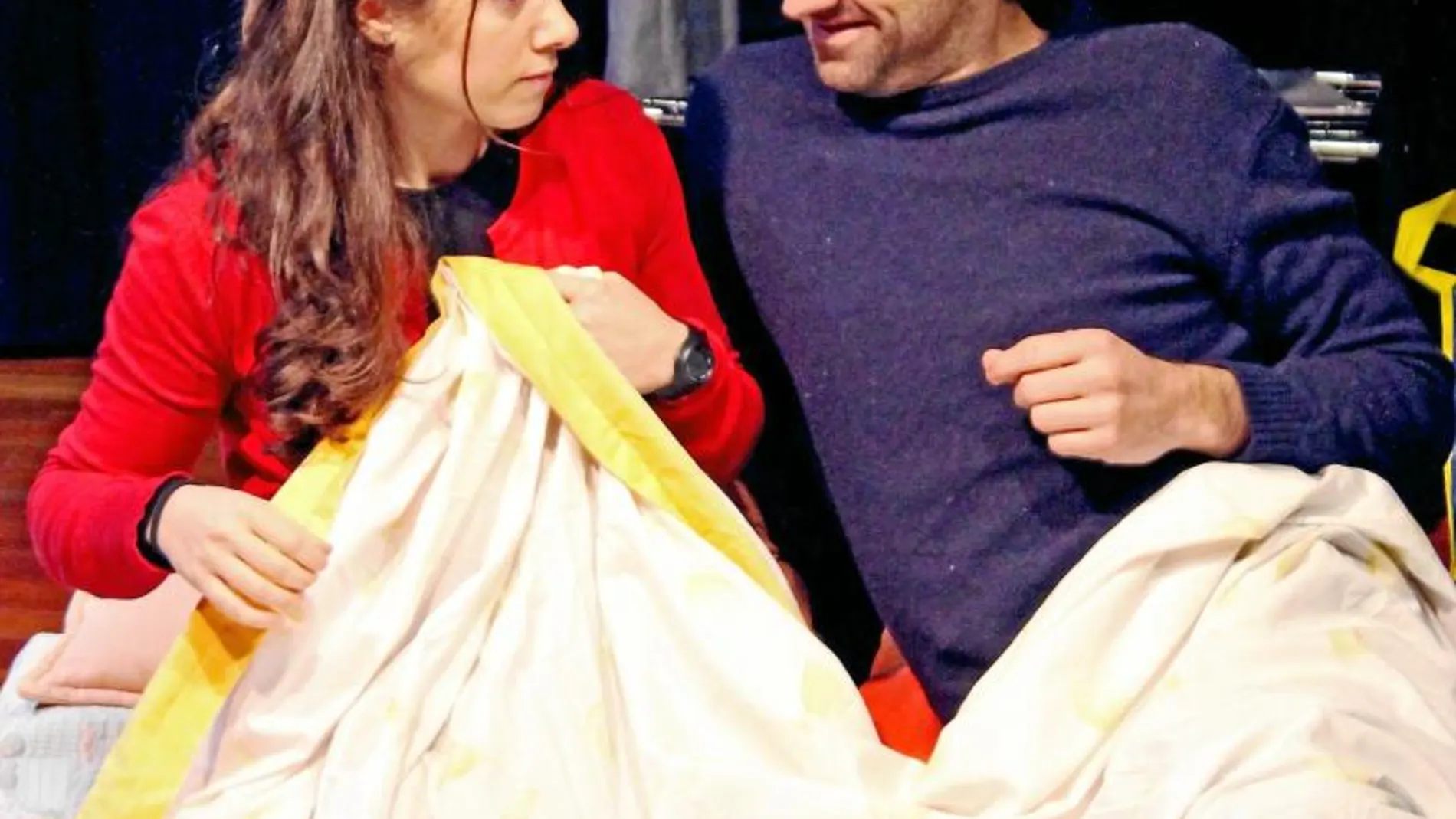 Natalia Moya y Xabier Olza, en una escena de «Yo me bajo en la próxima, ¿y usted?»