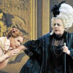 A la dcha., la contralto Ewa Podles, protagonista absoluta de «La dama de picas», de Chaikovsky