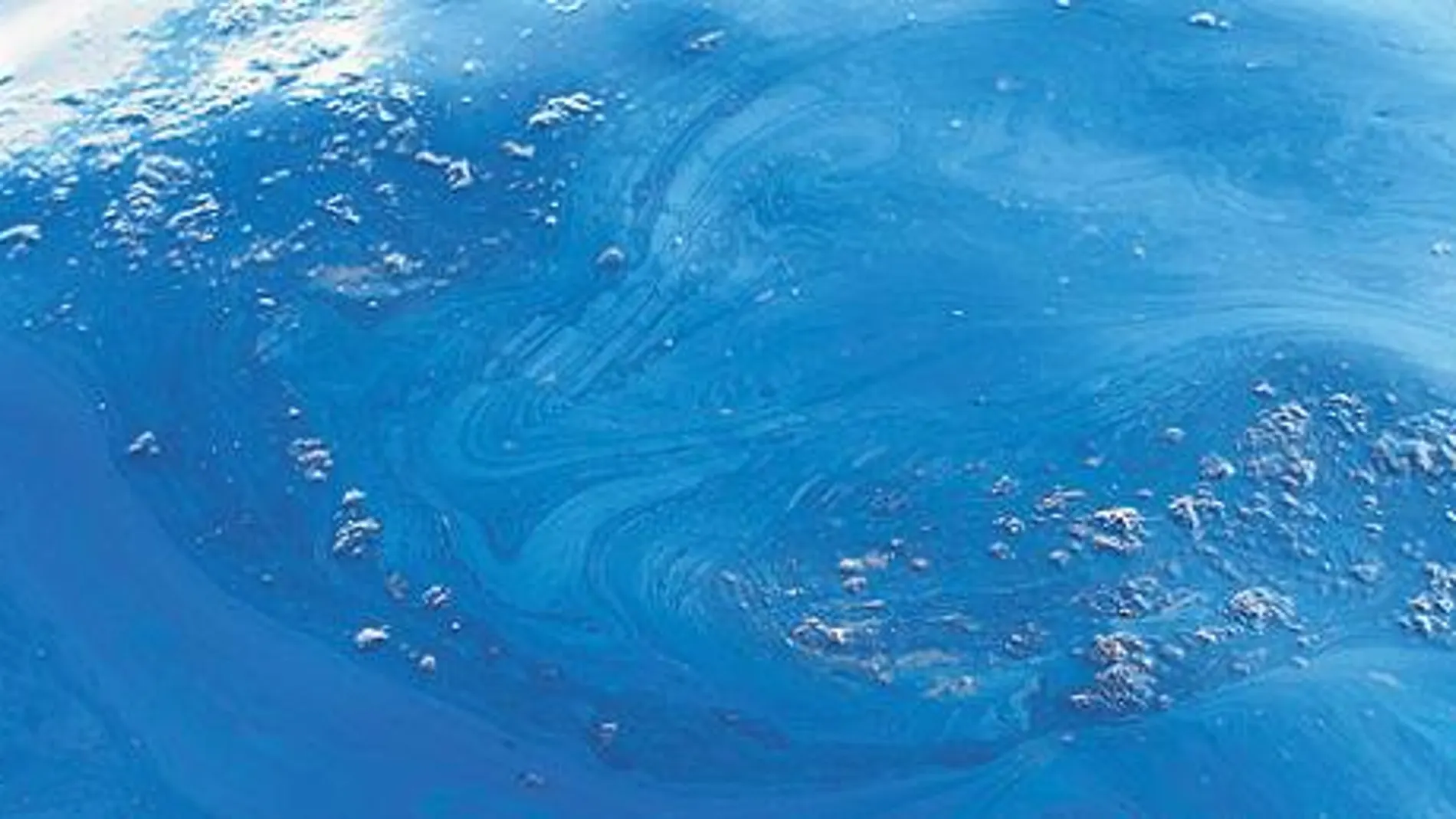 Los vertidos petroleros invaden los océanos