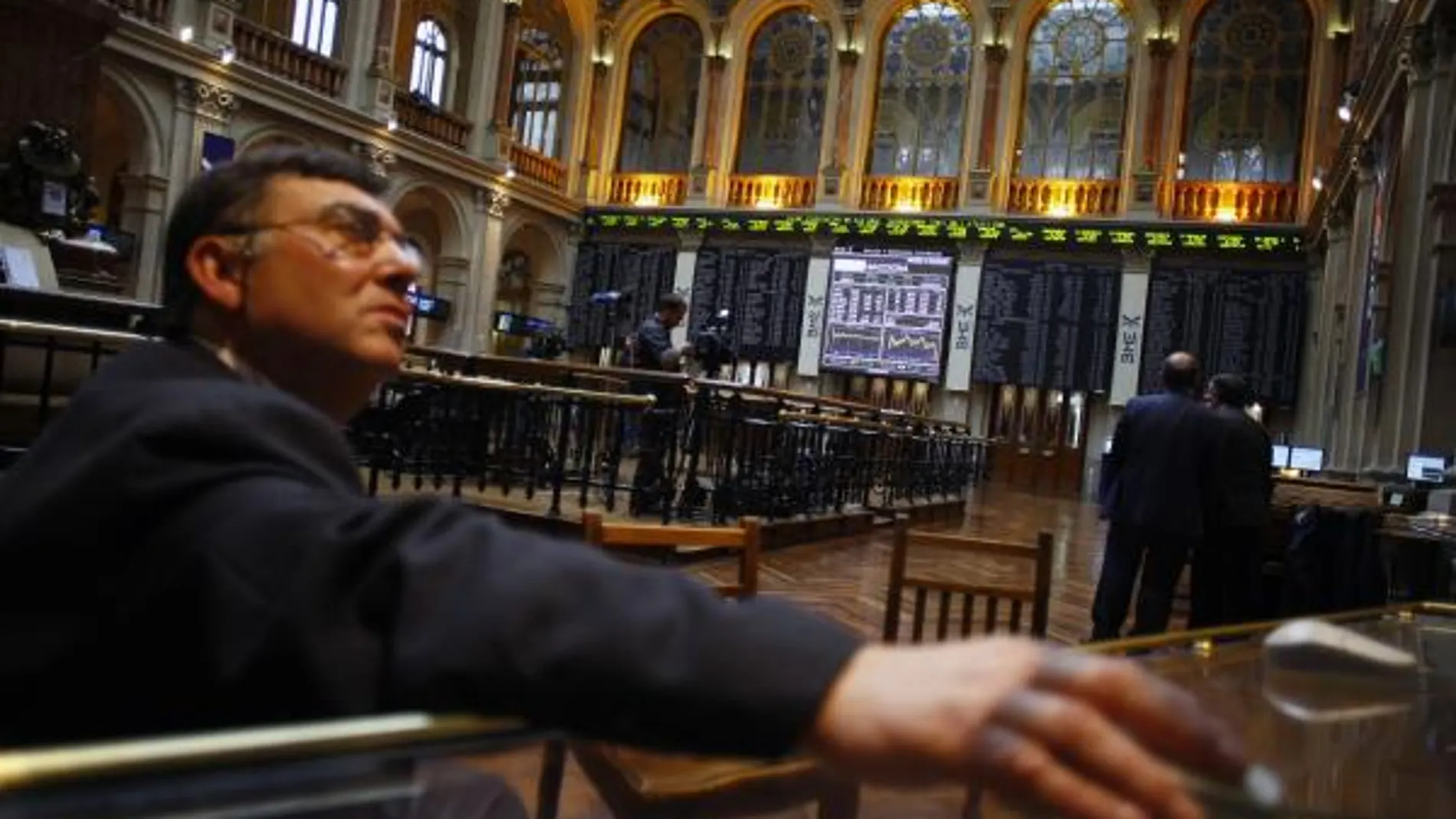 El Ibex 35 se desploma casi un 4%