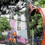 Ferrol retira la cruz de los caídos del bando franquista