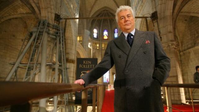 Ken Follett en la catedral de Vitoria