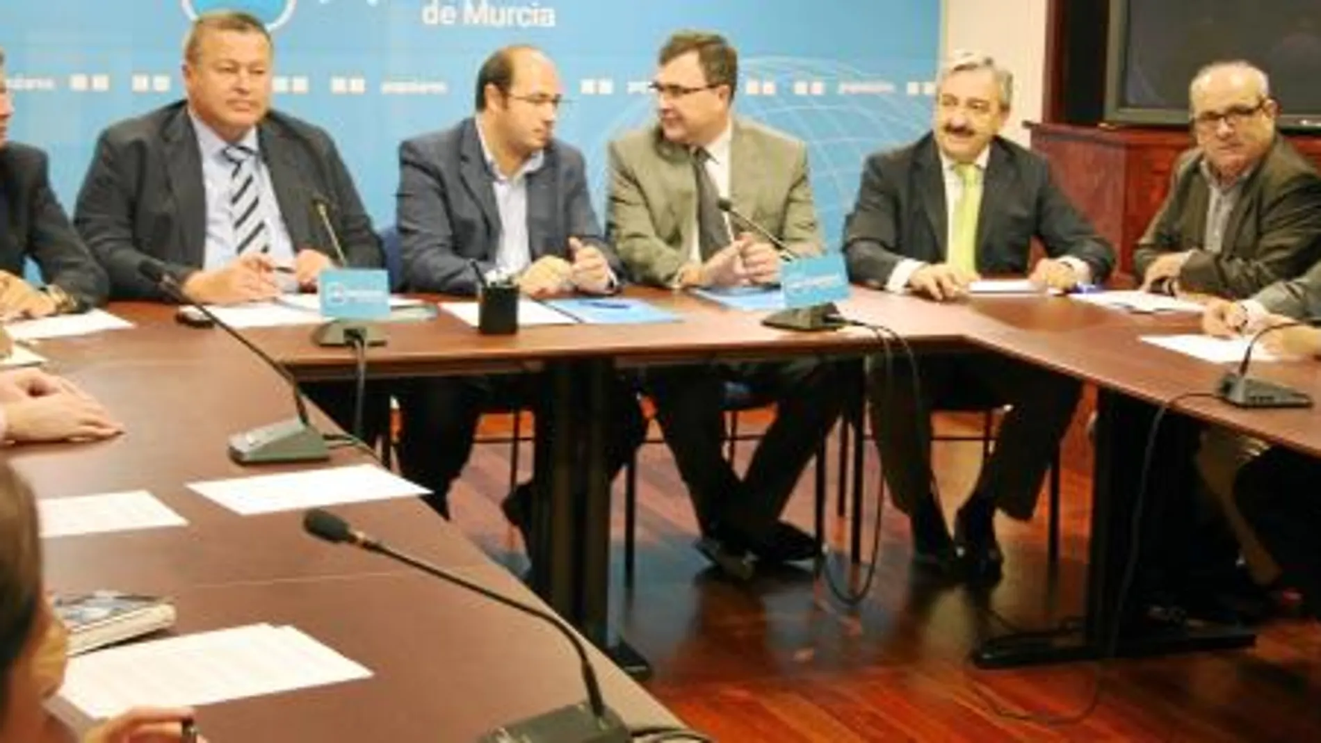 Bernabé acusa a Zapatero de perpetuar el desastre dentro de la Bahía de Portmán