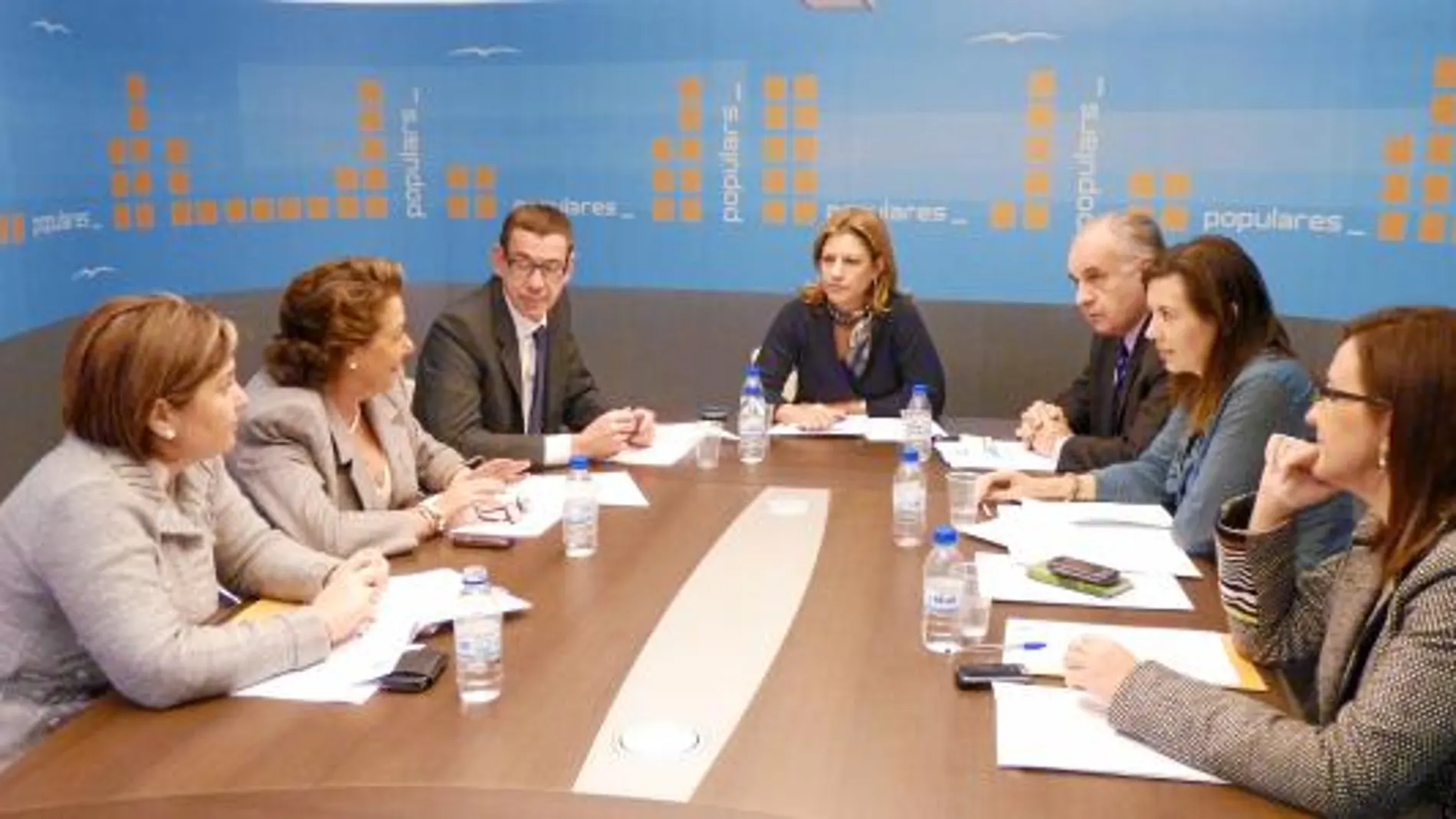Los dirigentes de campaña del PPCV reunidos en su sede en Valencia