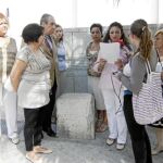De la «piedra llorosa» al Pleno: los vecinos no desisten