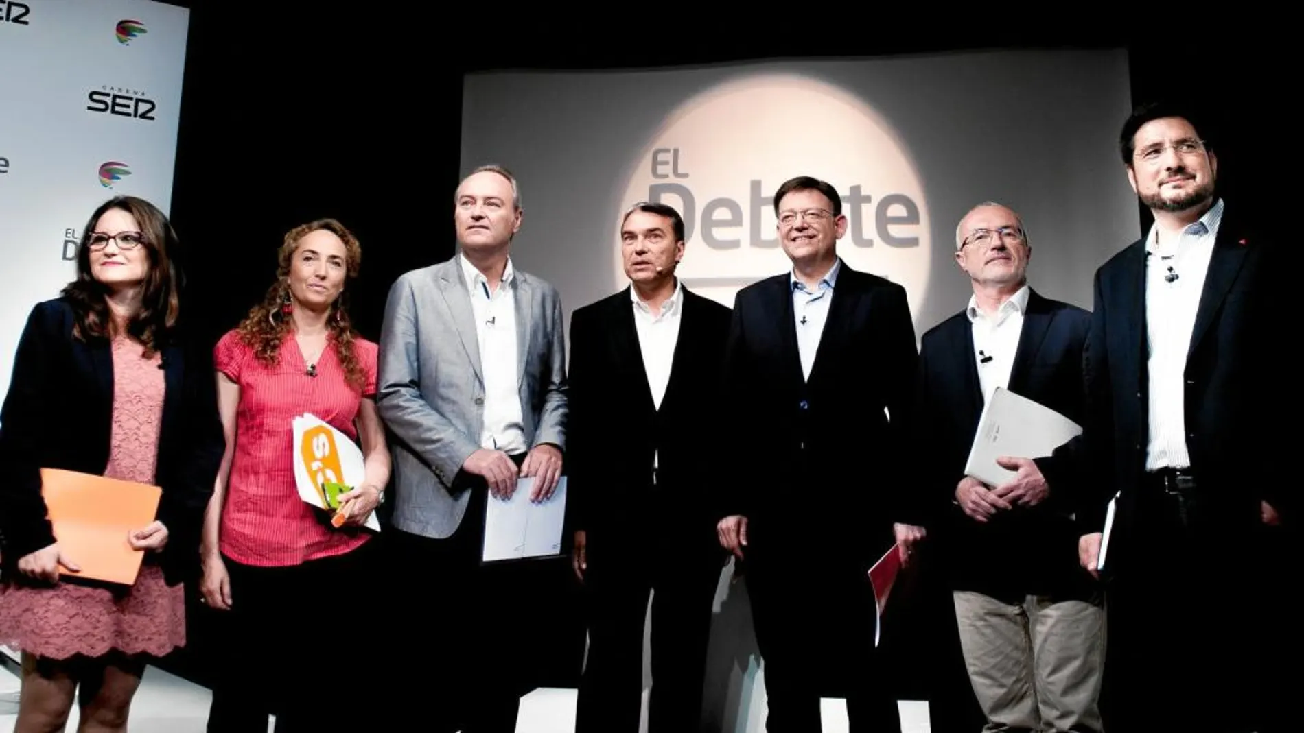 Oltra (Compromís), Punset (Ciudadanos), Fabra (PP), el moderador Guzmán, Puig (PSPV), Montiel (Podemos), y Blanco (EU)