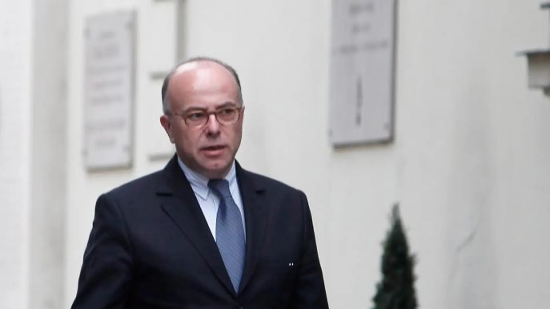 El ministro francés de Interior, Bernard Cazeneuve
