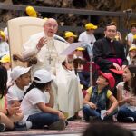 El Papa durante su audiencia con los niños en el Vaticano
