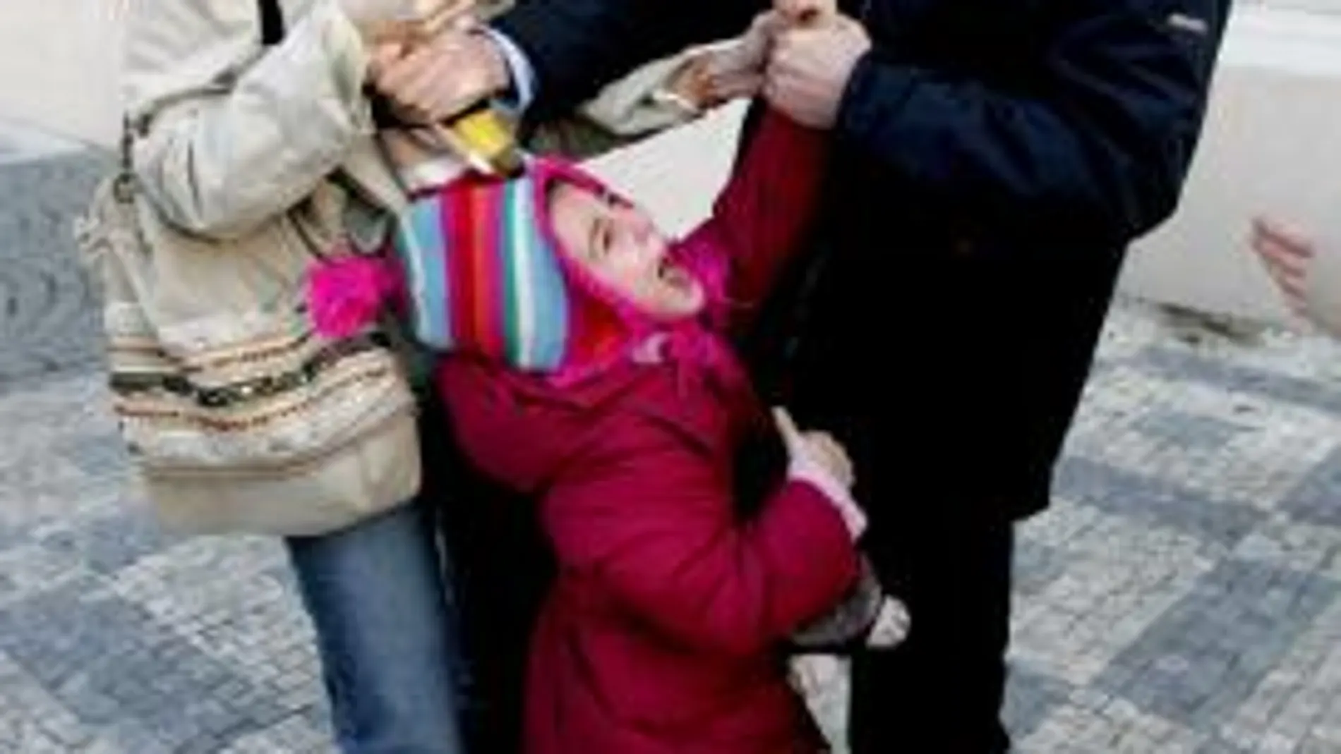 Foto de Dan Materna que describe el drama familiar entre el portugués Jorge Barao y su mujer checa Natalie Pavlova y que obtuvo el premio a la mejor Fotografía zech Press Photo 2007