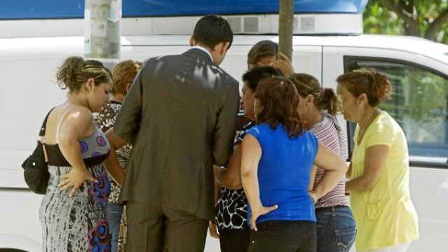Algunos de los familiares de los menores que declararon por la presunta violación de una niña de 13 años