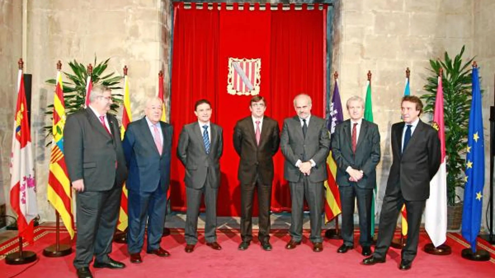 De Santiago-Juárez partidario de una cumbre de la España autonómica