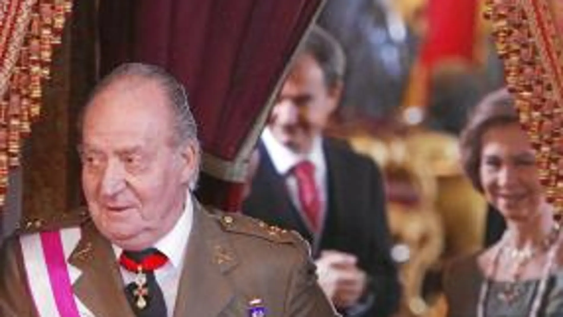 El Rey animó a los militares a seguir en la «más alta y noble de todas las labores», el servicio a España