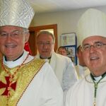 El cardenal Oullet (a la izquierda) y el arzobispo Prendergast (derecha), unidos frente a la clase política canadiense