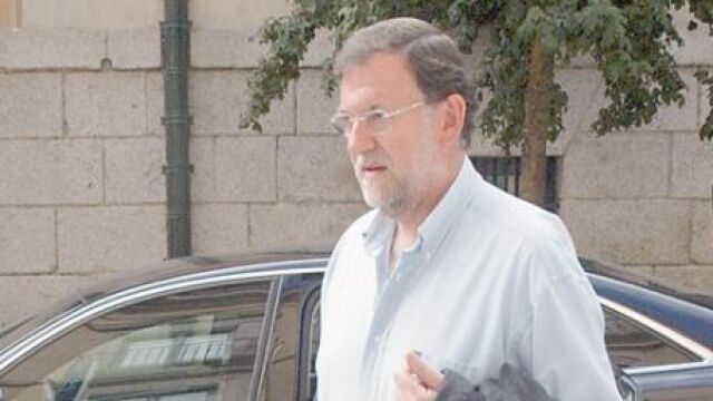 La situación de Bárcenas se cuela en el «retiro» del PP