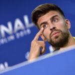 Fotografía facilitada por la UEFA que muestra al defensa del FC Barcelona, Gerard Piqué