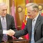 Antonio Miguel Méndez Pozo y Vicente Orden Vigara, durante la firma del acuerdo de colaboración
