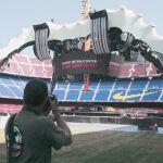 Aspecto del Camp Nou en Barcelona, con el escenario a medio montar