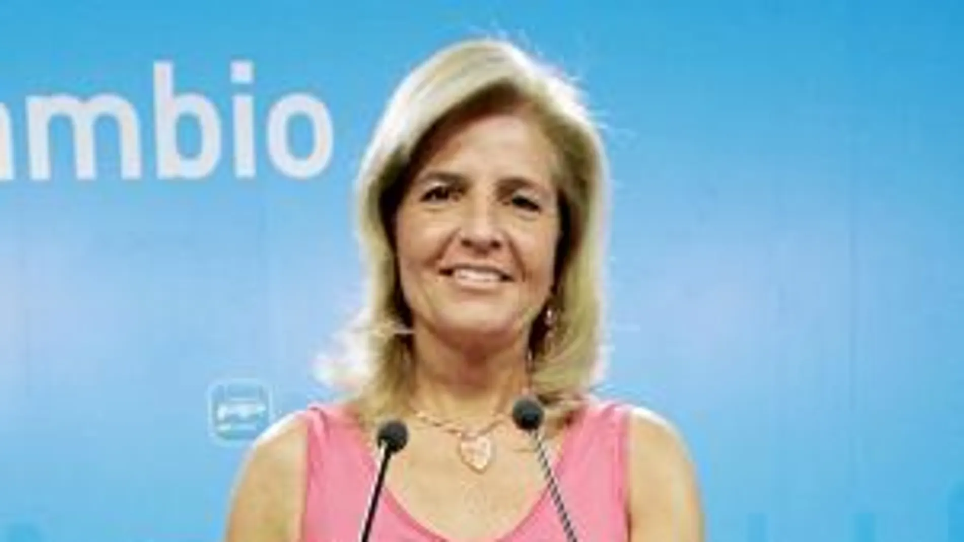 La portavoz parlamentaria del PP-A y alcaldesa de Fuengirola, Esperanza Oña, en una reciente intervención ante los medios