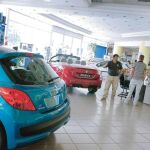 La venta de coches vive el mejor sábado en dos años por las ayudas