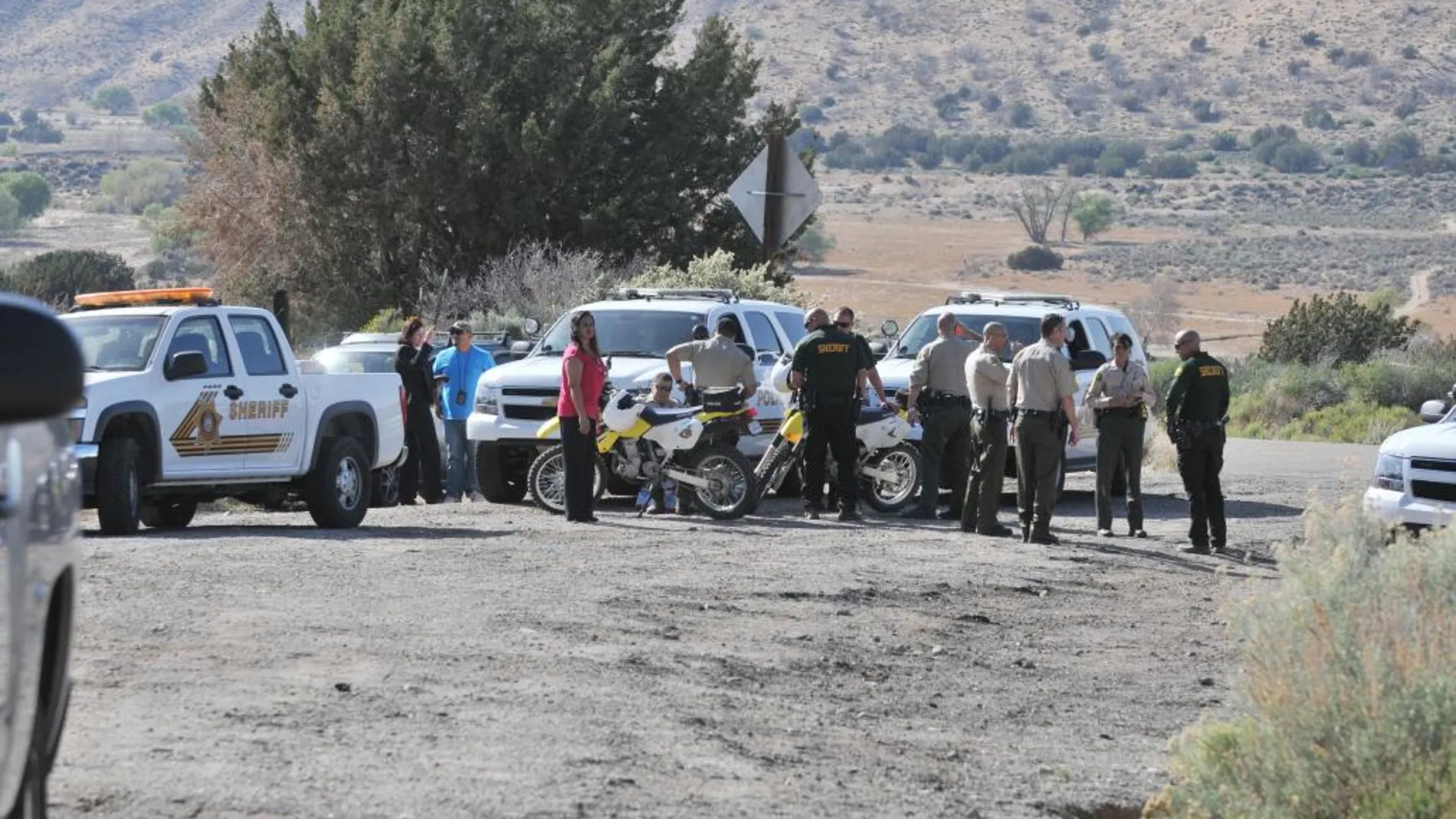 Agentes de Policía de California durante el operativo de búsqueda del hombre que robó el caballo el día 9