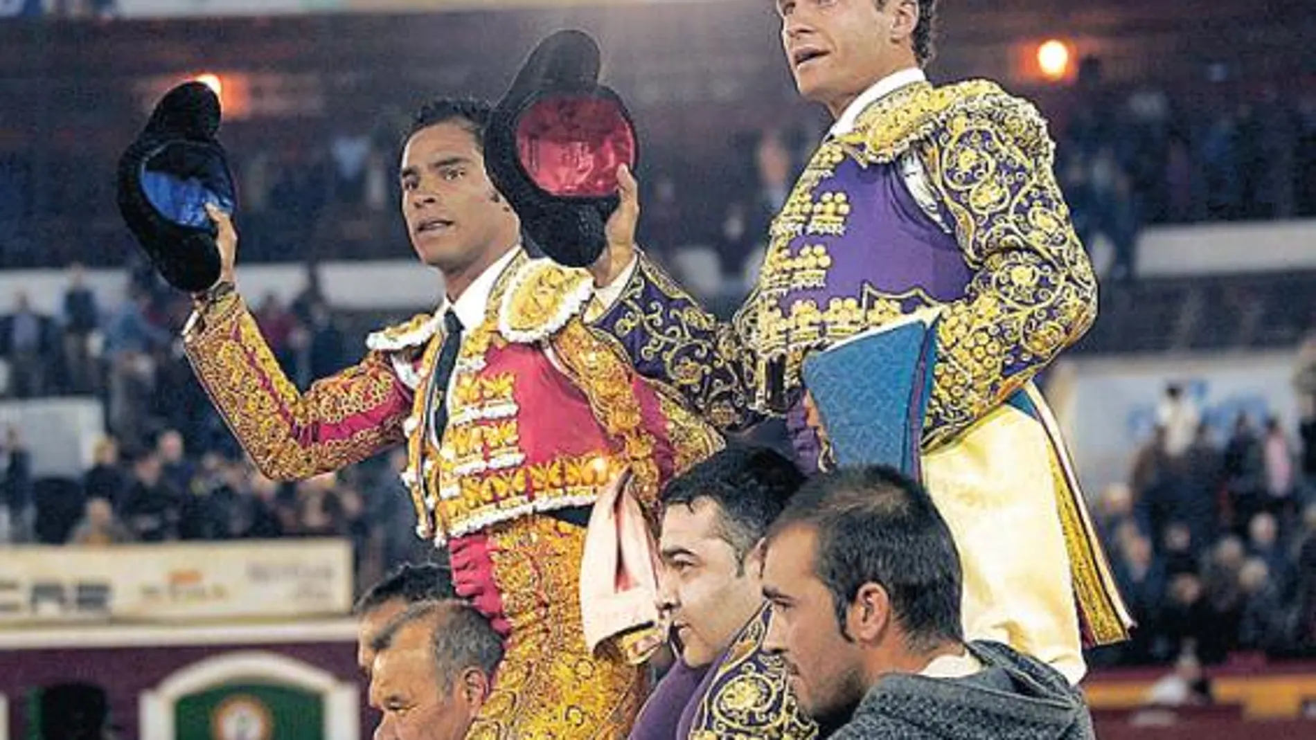 Luis Bolívar y Antonio Ferrera salieron ayer a hombros de Castellón