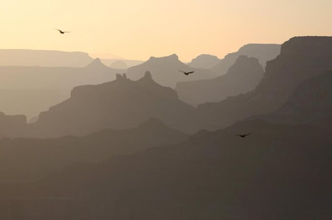 El sol se pone en el Parque Nacional del Gran Cañón en el norte de Arizona