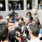 Granados explicó en la puerta de los juzgados de Plaza de Castilla que la denuncia de Tomás Gómez tuvo «muy escaso rigor»