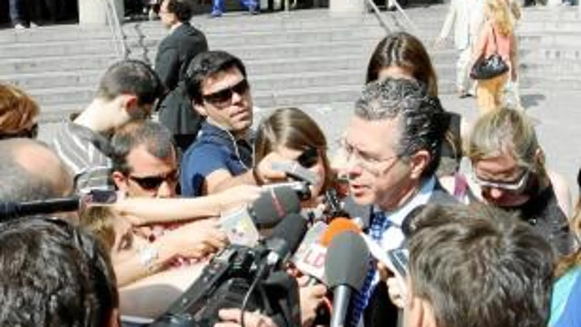 Granados explicó en la puerta de los juzgados de Plaza de Castilla que la denuncia de Tomás Gómez tuvo «muy escaso rigor»