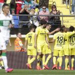 Los jugadores del Villarreal celebran el gol marcado ante el Elche