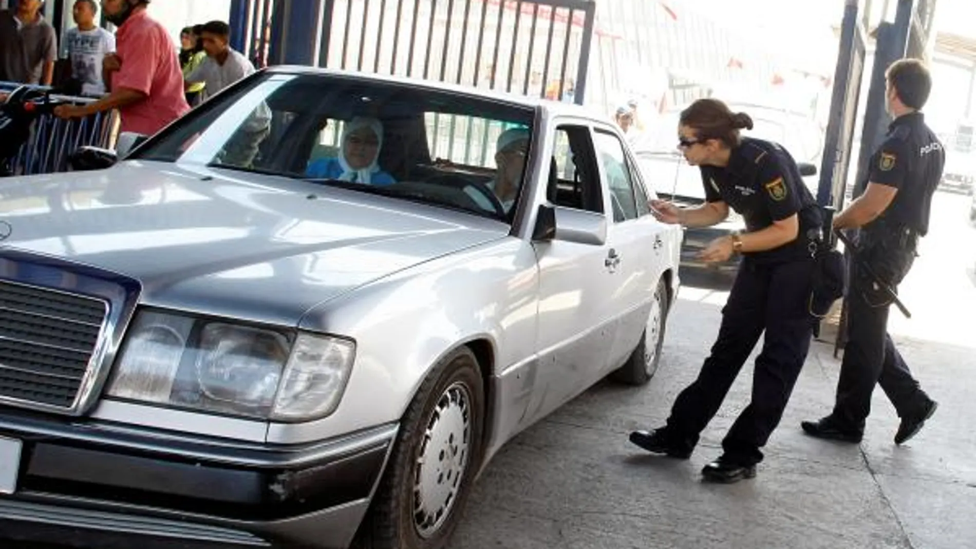 El silencio de Bibiana Aído ante el acoso a las policías de Melilla