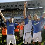 Los jugadores del Real Oviedo celebran el ascenso a Segunda División tras su victoria ante el Cádiz.