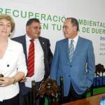 María Jesús Ruiz, Óscar Soto y Antonio Gato presentan el proyecto de recuperación ambiental del Duero a su paso por Tudela de Duero