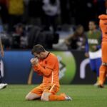 Van der Vaart celebra la victoria de Holanda ante Uruguay