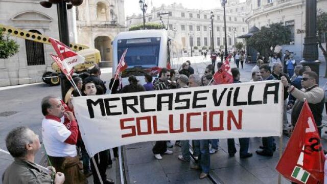 Los afectados por la paralización del ERE de 2007 llevarán sus reivindicaciones de la calle a los tribunales