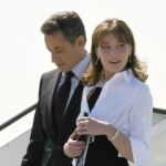 Los Reyes dan la bienvenida a Sarkozy y Bruni en su primera visita de Estado