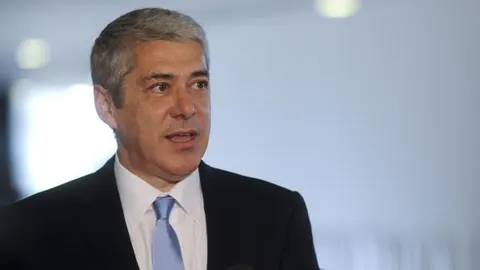 El primer ministro luso, Jose Sócrates, descarta ayuda externa