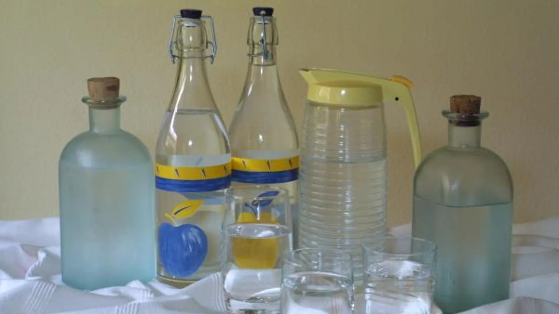 Con el calor aumentan las pérdidas, especialmente a través del sudor. No reponerlas puede provocar dolor de cabeza, mareos, vómitos, disminución del rendimiento físico y mental, fatiga, aumento del ritmo cardíaco, etc.