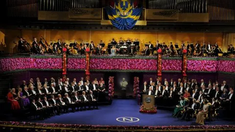 Vista general de la ceremonia de entrega de los Premios Nobel celebrada en la Sala de Conciertos de Estocolmo