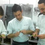 Andrés Ruiz, Rodrigo Vallejo y Diego Sumillera, en plena faena