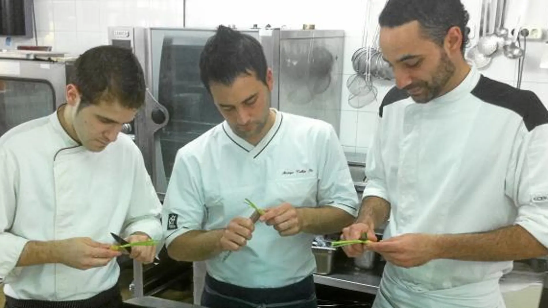 Andrés Ruiz, Rodrigo Vallejo y Diego Sumillera, en plena faena