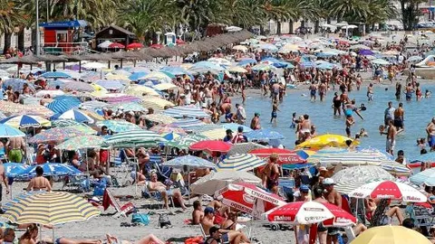 Imagen de una de las playas de la costa murciana que se convierte en la actualidad en uno de los destinos más solicitados por muchos turistas tanto de España como de fuera de ella