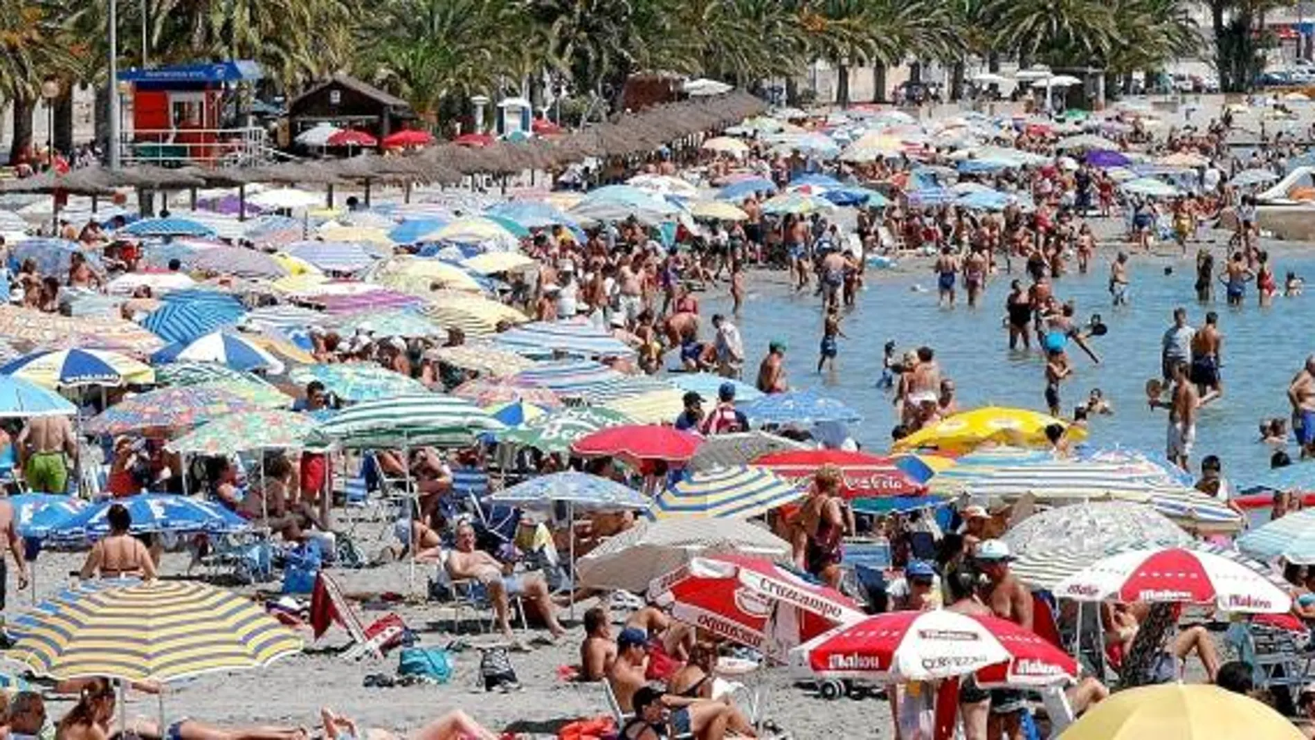 Imagen de una de las playas de la costa murciana que se convierte en la actualidad en uno de los destinos más solicitados por muchos turistas tanto de España como de fuera de ella